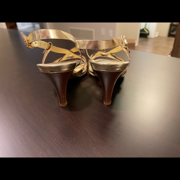 Strappy Gold Cole Hahn Nike Air Sandals with heel - Picture 10 of 10